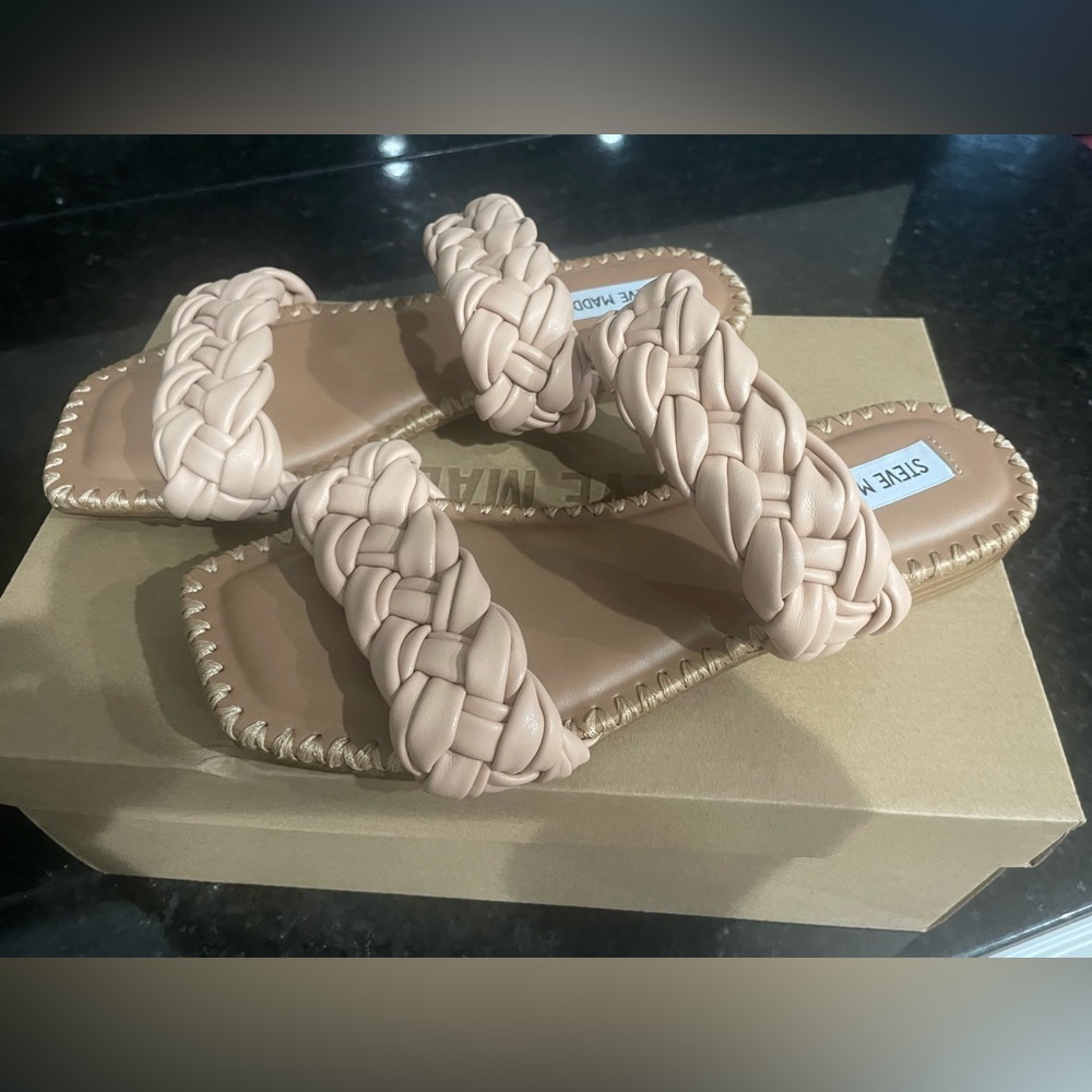 Steve Madden magnitude sandals